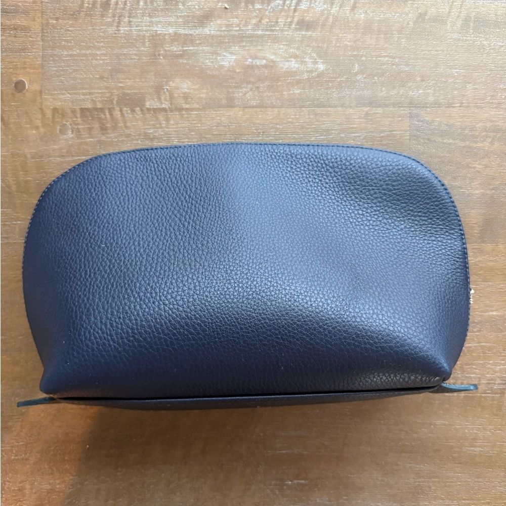 Cuyana Travel Case in Navy
